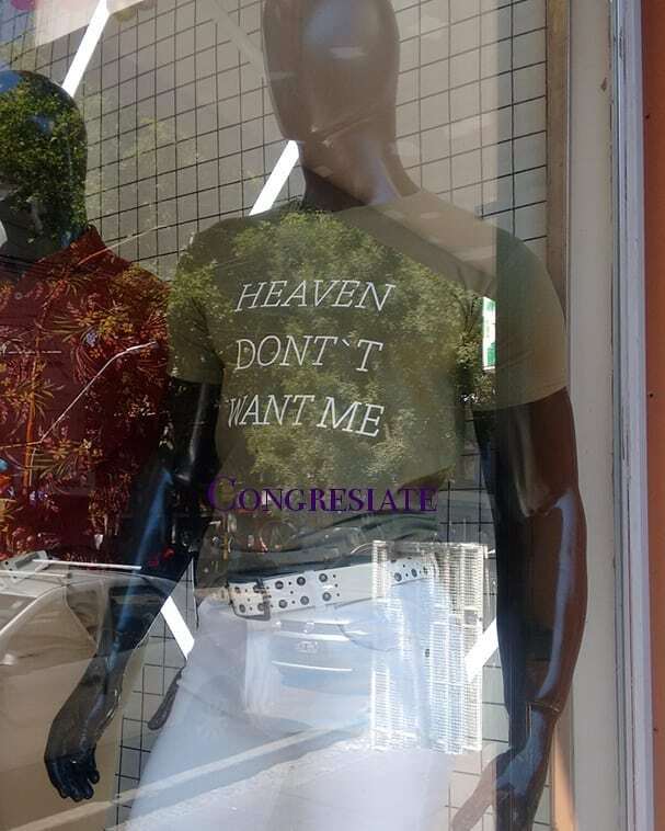 congresiate's tweet image. «El cielo no no me quiere», o sea que sí me quiere (?). Vi esta remera en al menos 5 locales de #Mendoza. Lo lamento por nuestros ojos. 👀 ¡Feliz año nuevo! ✨
.
.
.
#errata #typo #badenglish #translatorsdoitbetter #traductores #ké #funny #congresiate ift.tt/2sBb5A7