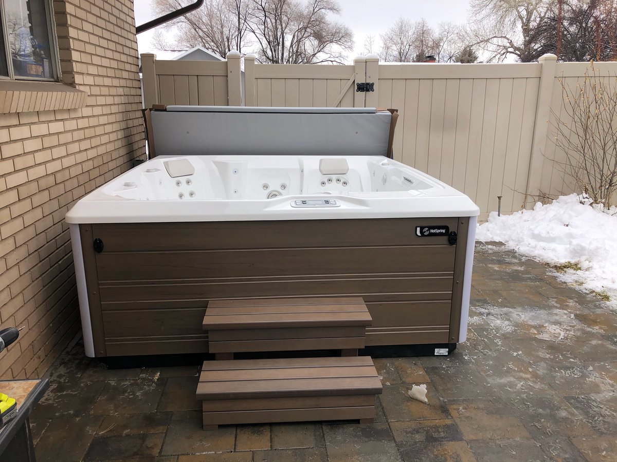 SpringUtah's tweet image. Robert F. of Ogden has started 2020 off with Flair.

@HotSpringSpas  #HotTub #Flair #LimelightCollection #NewYear #Goals #Health #Wellness #StartAHealthyNewYear