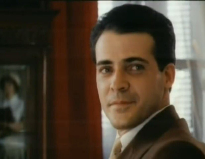 h109im's tweet photo. " Irás porque eres el Rey y un Rey siempre impone su voluntad " 👑 #Capablanca ♥️

Es un bebé 😍 https://t.co/THFWFEm320