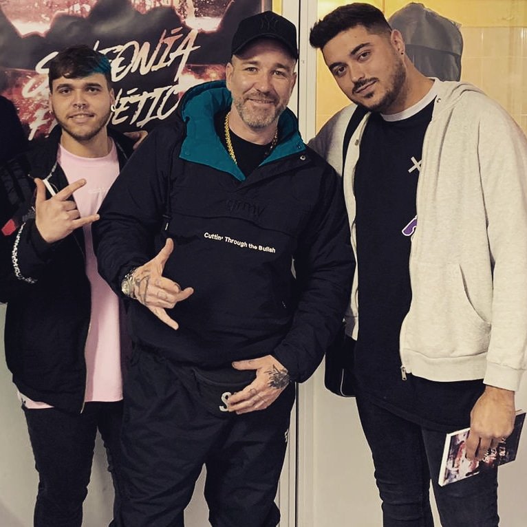 brujoverse's tweet photo. Después de mucho tiempo nos volvemos a ver! Mil gracias ♥️♥️ @yozatu @Carlosgarciacb https://t.co/z6XgYC8yrO