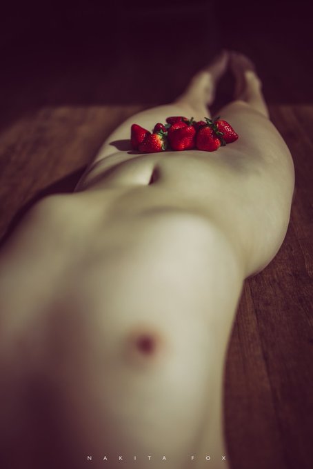 Strawberries taste like love 🍓 Model: Wattle https://t.co/1QwBCFhkcV