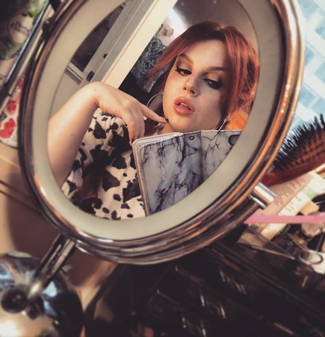 A_RedHerring's tweet photo. I think you're suffering from a lack of vitamin me -
#Redhead #cowprint #mirrorselfie #MakeUpDesk #MakeUpOTD #Pigtails #Braids #RedheadsDoItBetter https://t.co/cuRTQf71qA https://t.co/fuTqewq9uq