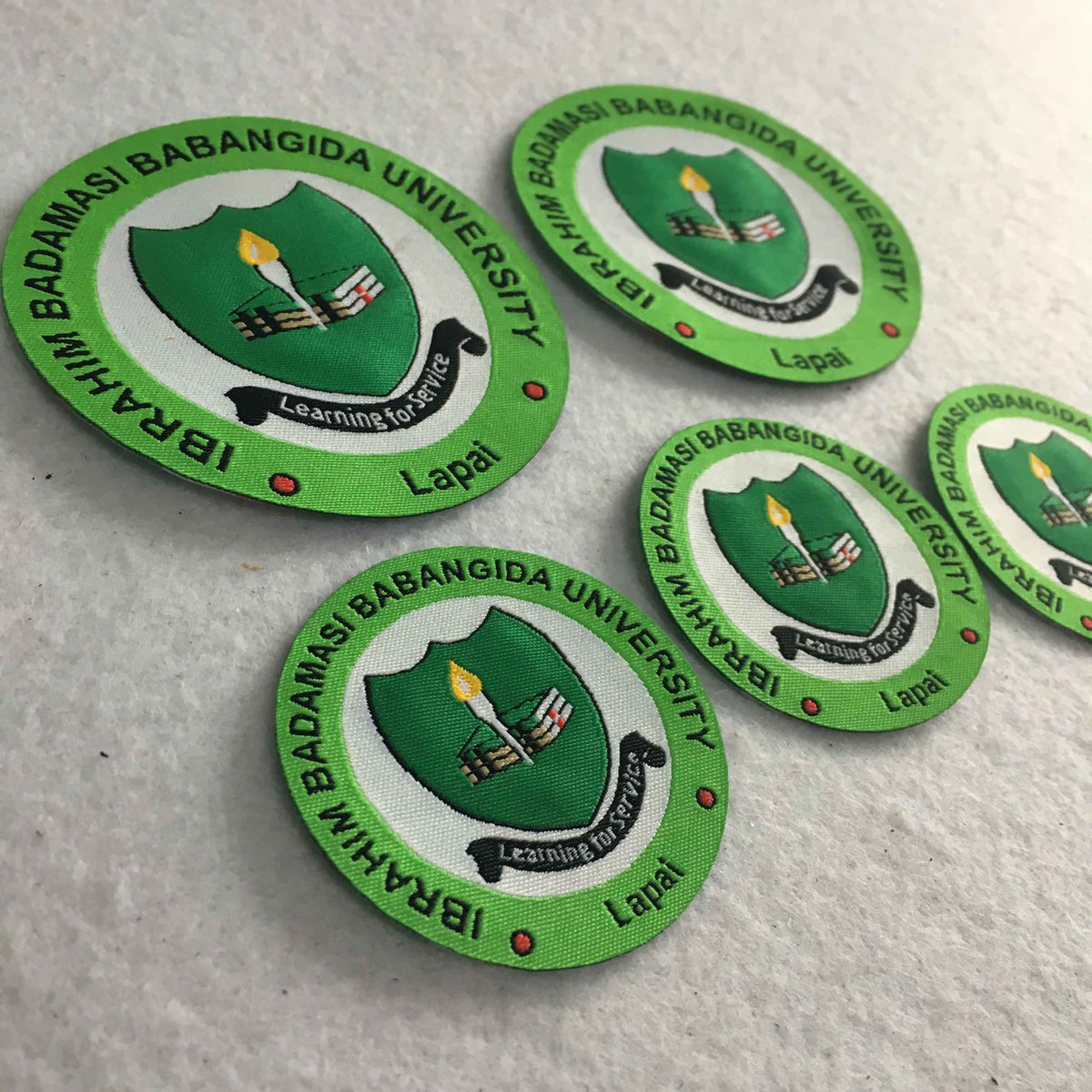 XinchengJeans's tweet image. Xincheng Jeans has the power to make even most wonderful Green Merrow Border Private Design clear brand woven label for school uniform. Check here: #customclothinglabels #custompatchmaker #clothpatches