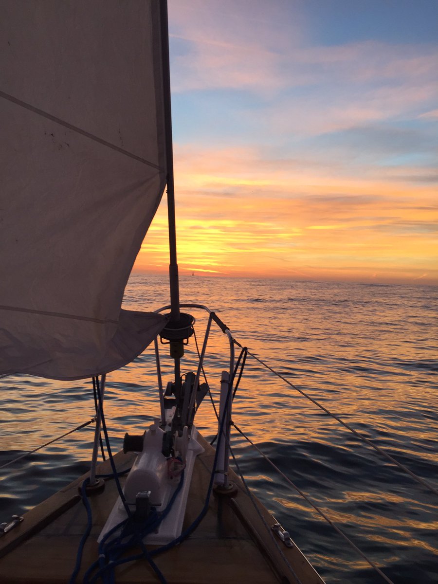PainvsGuilt's tweet image. ☀️⛵️ Beautiful sailing journey with @AkashaGarnier #author of #DavantiThriller off the coast of #MarinaDelRey Thank you so much! 😊🌹 #Alist #grateful