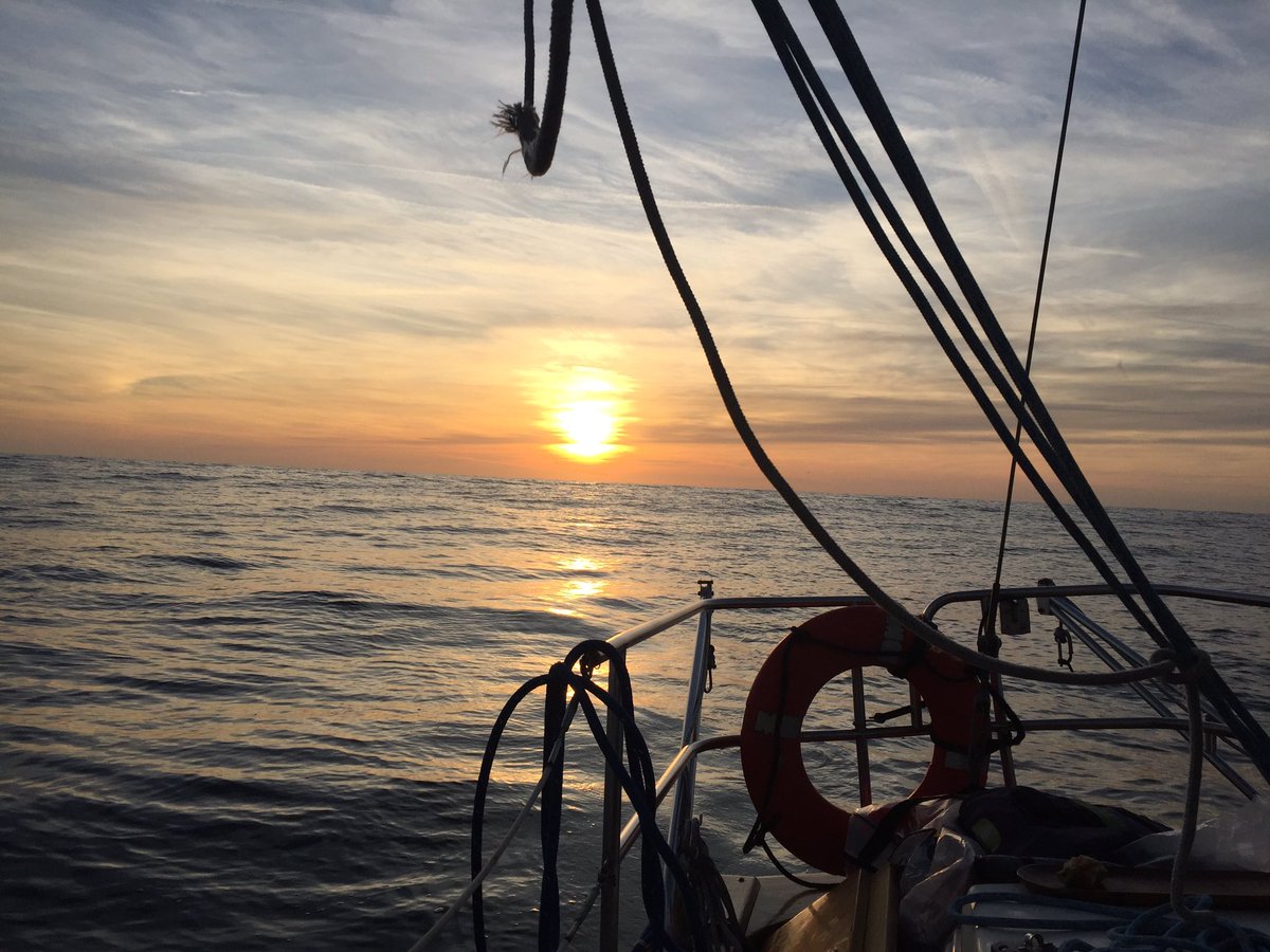 PainvsGuilt's tweet image. ☀️⛵️ Beautiful sailing journey with @AkashaGarnier #author of #DavantiThriller off the coast of #MarinaDelRey Thank you so much! 😊🌹 #Alist #grateful