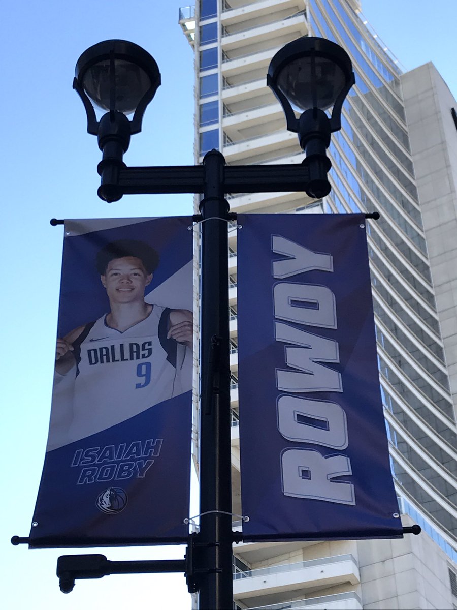 MicheleSleight's tweet photo. Awesome sight to see as we visited Dallas!  #Huskers #nebrasketball #probigred https://t.co/Khydqh2NOE