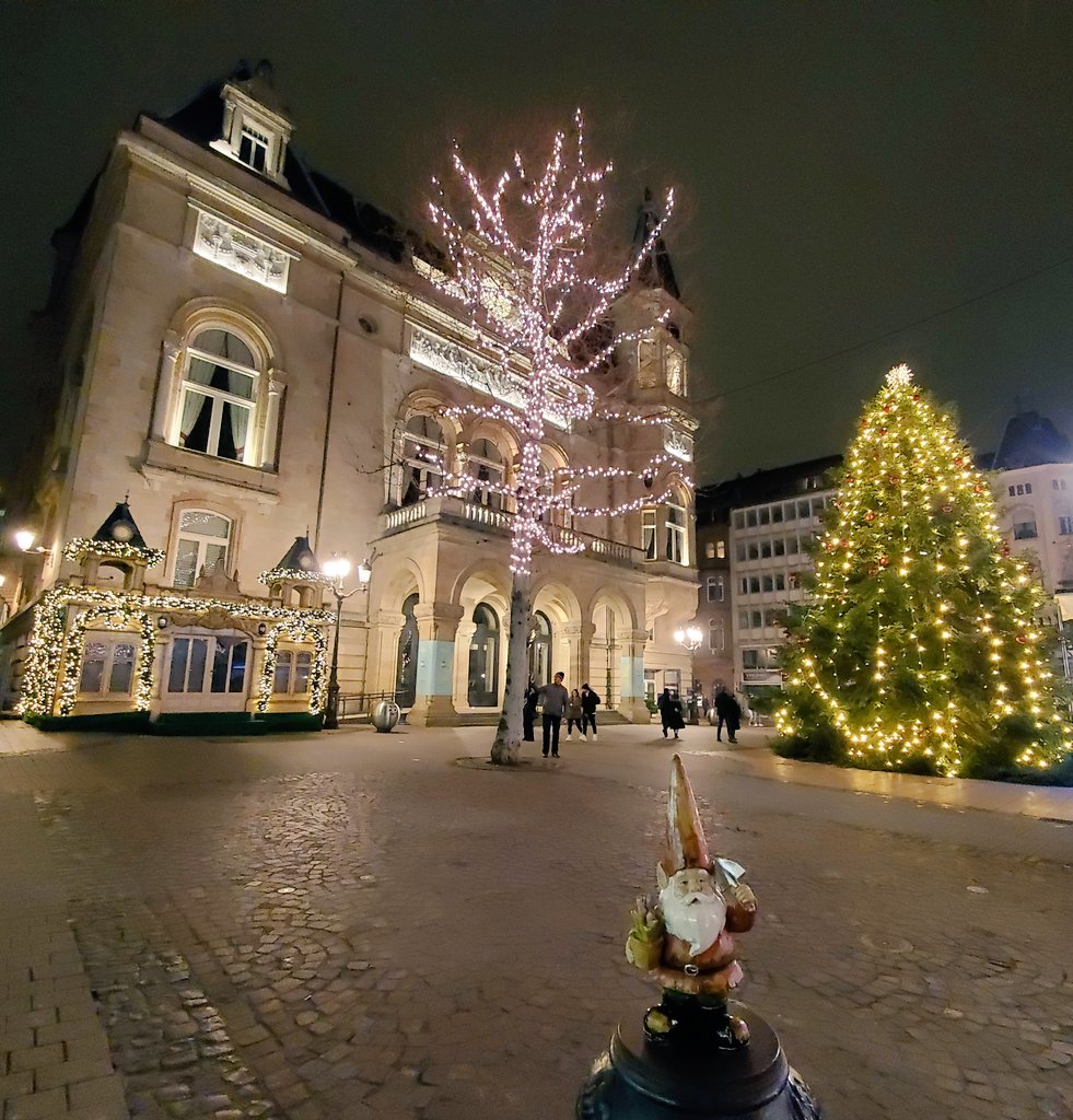 GnomeRuss's tweet photo. A shining introduction to #Luxembourg @luxembourginfo https://t.co/7S6nRoUnSO