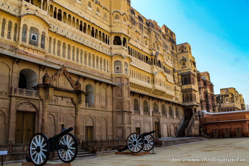 amibhat's tweet photo. Small beds, big rooms, delicate carvings, colorful paintings, heritage throne rooms with tons of artifacts - explore the delights of 𝙅𝙪𝙣𝙖𝙜𝙖𝙧𝙝 𝙁𝙤𝙧𝙩 𝙞𝙣 𝘽𝙞𝙠𝙖𝙣𝙚𝙧
https://t.co/huTuOVtLbm
#ThrillingTravel 
#Travel 
#Indiablog https://t.co/TWzL5s6T2A