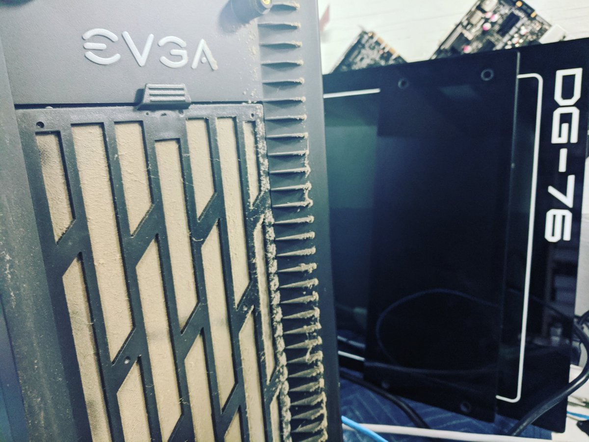ModMyMods's tweet photo. Our associate Corey brought in the DG-76 for a quick 60psi shot and a motherboard swap

Needless to say, it was a bit dirty :D

#dirty #dusty #40shot #compressor #cleanme #cleanuptime #EVGA #computercase #chassis #dg76 #computer #diy #custombuild #upgrades https://t.co/a4f35imNnJ