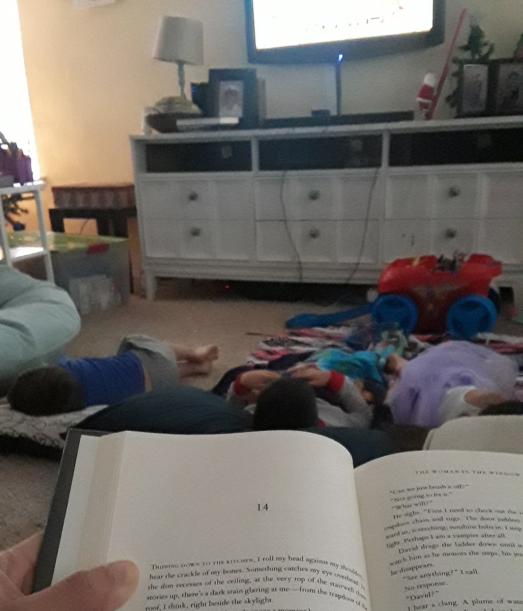 heymslibrary's tweet photo. Quiet time for the kiddos and relaxing time for me! #centralselfie @librareprincess https://t.co/DpnyAceN0x