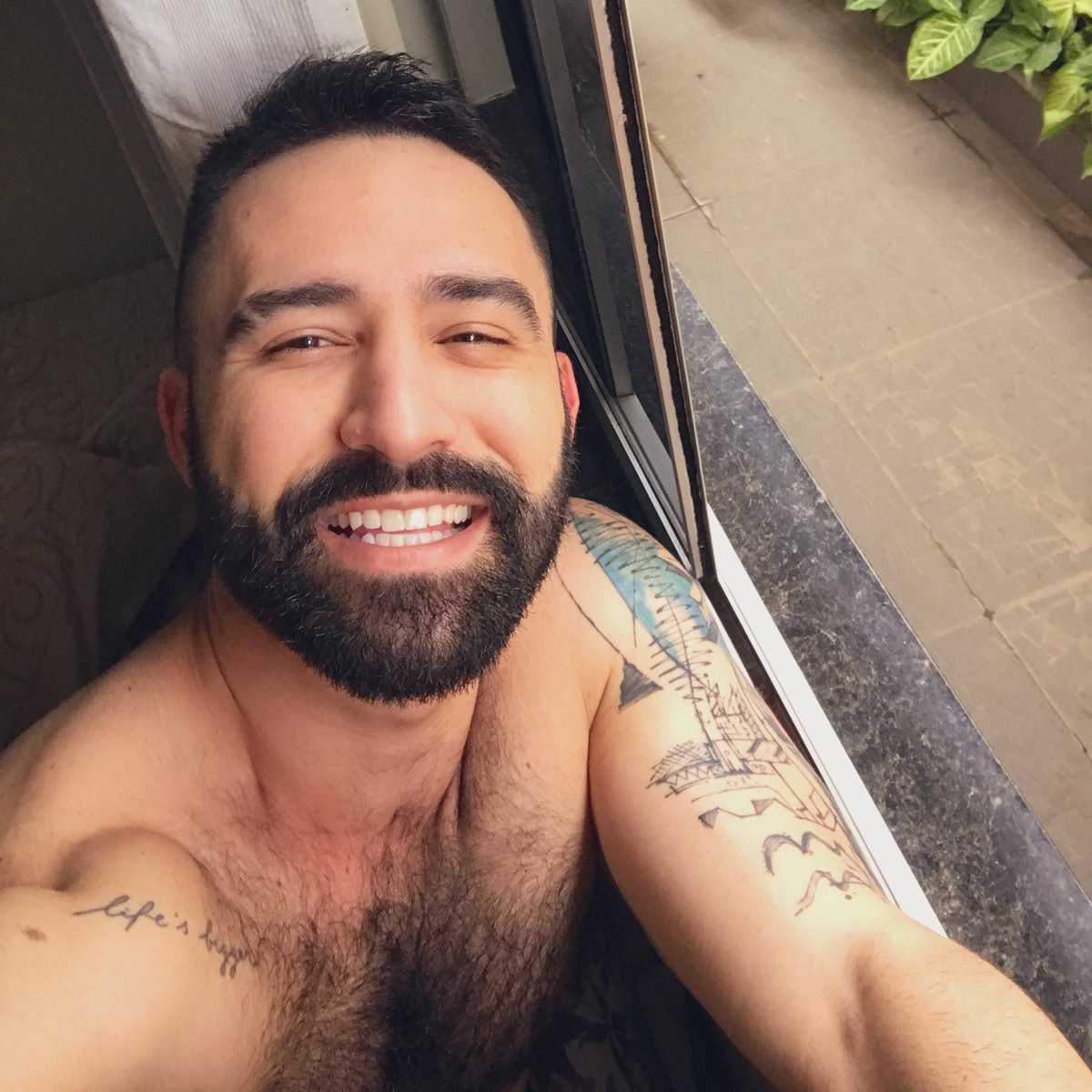 jefforosa's tweet photo. Sinto que o corte na sobrancelha vai ficar ad eternum https://t.co/dTB0Ji5n83