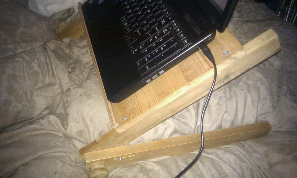 Toria_Lyons's tweet photo. @BestFriendKelly @JenReadsRomance @stegan I can't sit at a desk (#sittingdisability) so I made this to use while lying in bed. It's based on an Instructables build & cost me the price of a few screws & couple of knobs.
I'll often fall asleep with my hands on the keyboard...& wake up with my hands still on the keyboard. https://t.co/J2VklPe1YT