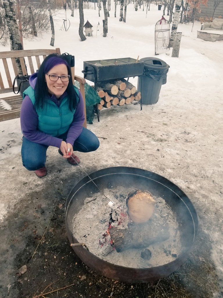 RhondaTaylor_'s tweet image. Enjoyed a delicious lunch at @pineridgehollow w/ my mom &amp;amp; sista today then had a roasted marshmallow for dessert 😉 #TimeWithFamily #MomAndDaughters #PineridgeHollow #PHBetterTogether #winterfun