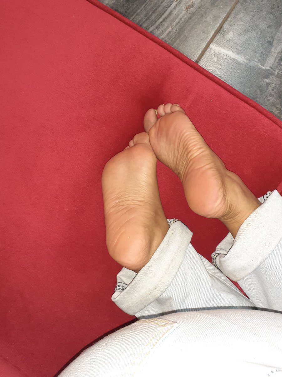 queer_feet's tweet photo. Soles galore 

#fetish #heels  #shoes #feetmodel #beautifulfeet #pantyhose #piedi  #solesfetish #s #feetlover #feetfetishes #highheels #footworshipping #footfetishgroup #feetstagram #f #podolatria #canonixus #feets #love #feetlove #footgoddess  #perfectfeet https://t.co/ownctUj2Hj