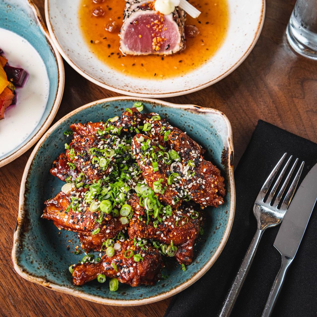 Come for the cocktails, stay for the delicious bar menu. #chickthisout bit.ly/2yLUMhi

🍽️: Bang Bang Chicken Wings.