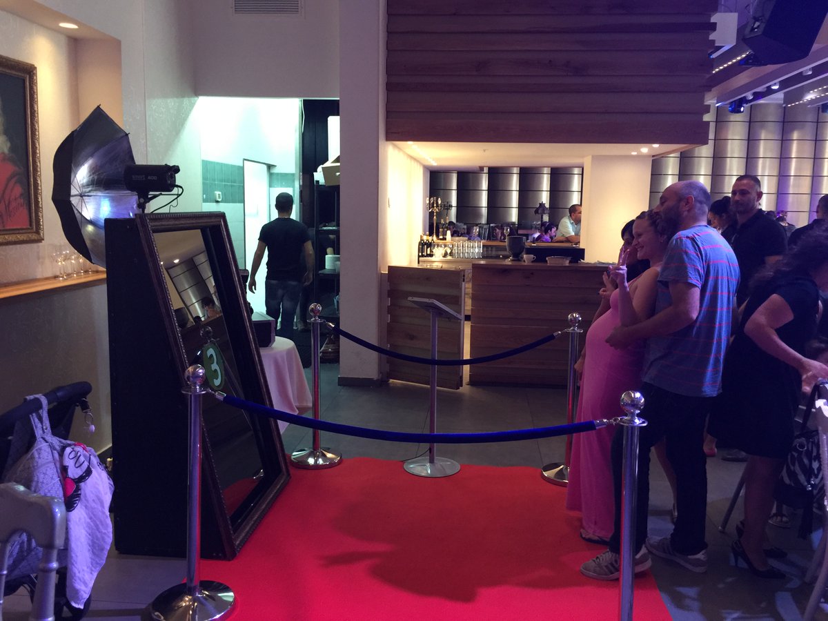 quick_flicks's tweet image. Make this happen at YOUR NEXT EVENT! DM to Book or for More Information.