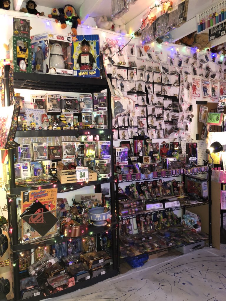 ElHaberdashery's tweet photo. Small glimpses of our swap meet store @TanqueVerdeSwap Brining Tucsonโs 4th Ave to the Swap๐ฅ@VaynerMedia @TeamGaryVee @garyvee @VaynerMedia @TucsonStar @KVOA @cityoftucson @whatsuptucson #followMeGaryvee #swapmeet #Local #design #fun #uniqueshopping @TheEllenShow https://t.co/IMRSPc0wFZ