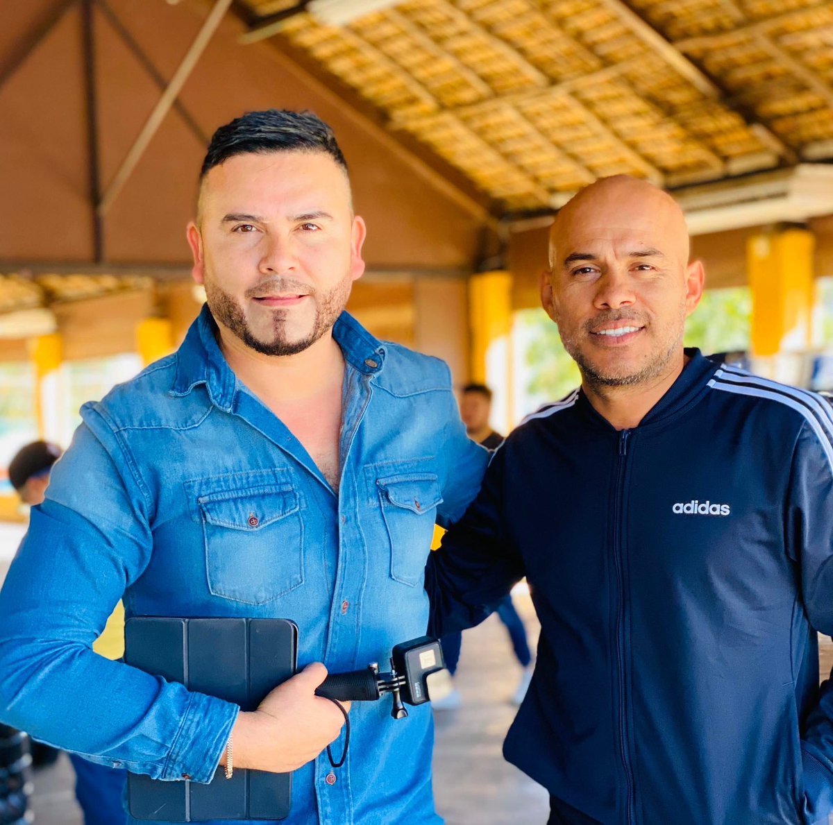 . <a href="/ClaudioAlcaraz/">Claudio Alcaraz</a> y <a href="/pancho_oleta/">Francisco Oleta</a> se encuentran ya preparando el show para la gira que realizarán juntos. Nuevamente se reencuentran en un escenario tras compartirlo siendo parte de la banda #SanJoséDeMesillas Mucho éxito.