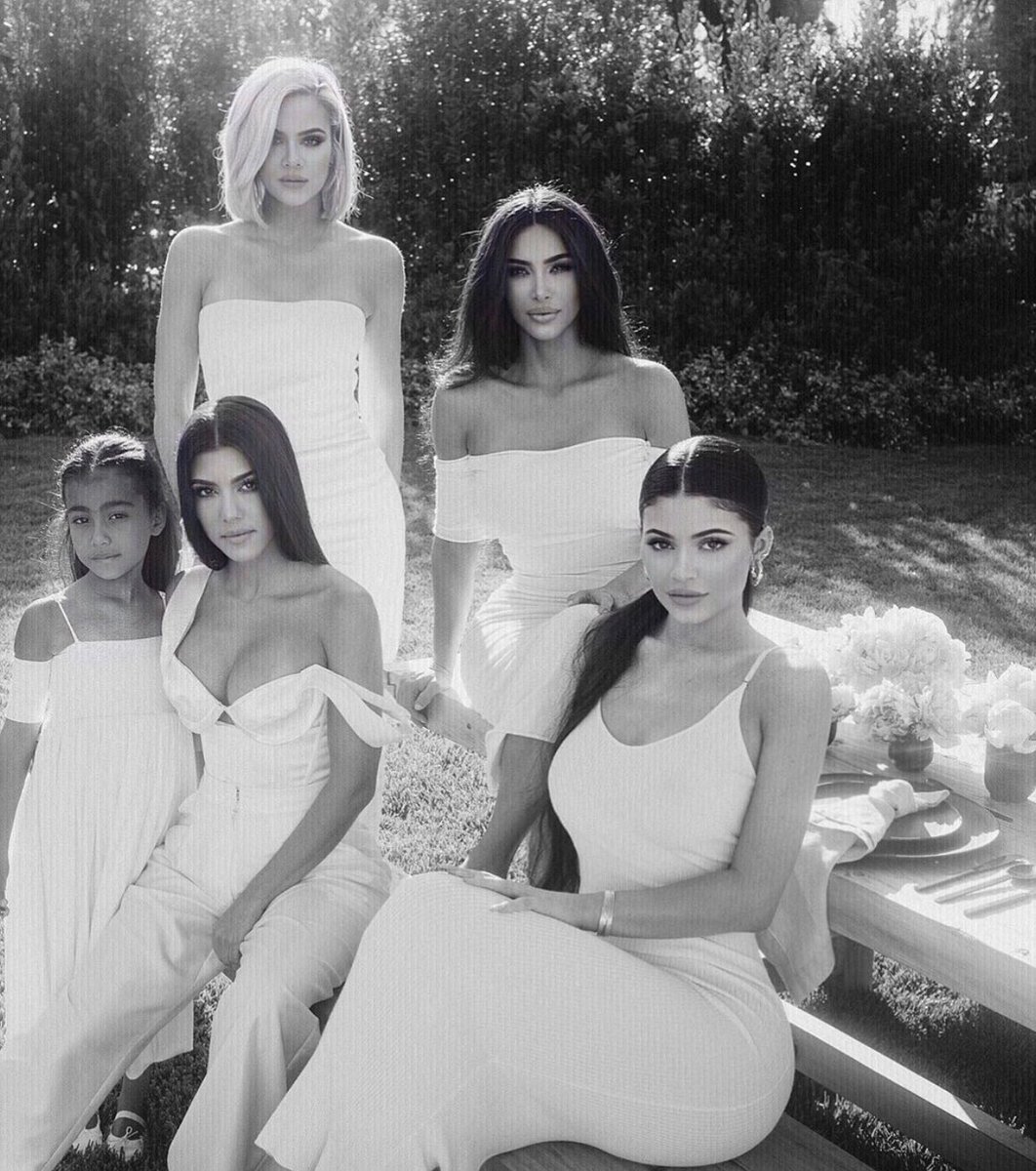 The girls at Kim \u0026 Kanye's wedding vow renewal ceremony (May 2019) 🤍, image size:1062x1200