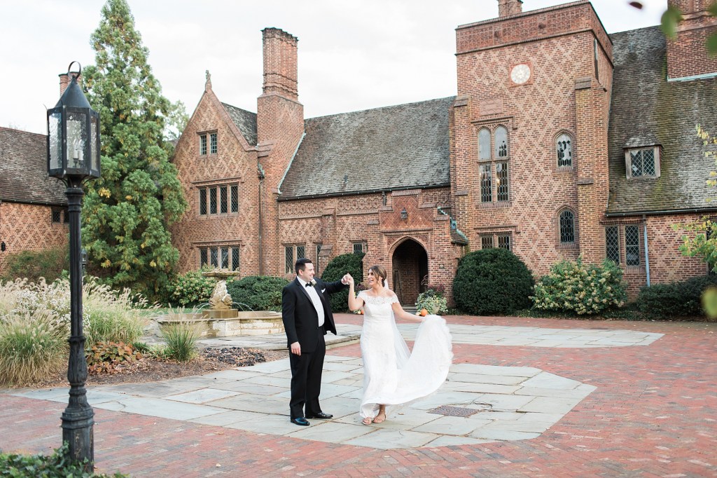 adriennematz's tweet photo. Leslie &amp; Austin | Timeless Aldie Mansion Wedding https://t.co/txf6dSTUFb https://t.co/RMPgvti5Ln
