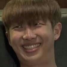GlosssstD's tweet photo. @TaehyungLove99 @JennyCC14 Me reí horrible con eso https://t.co/g2dUjOWFfi