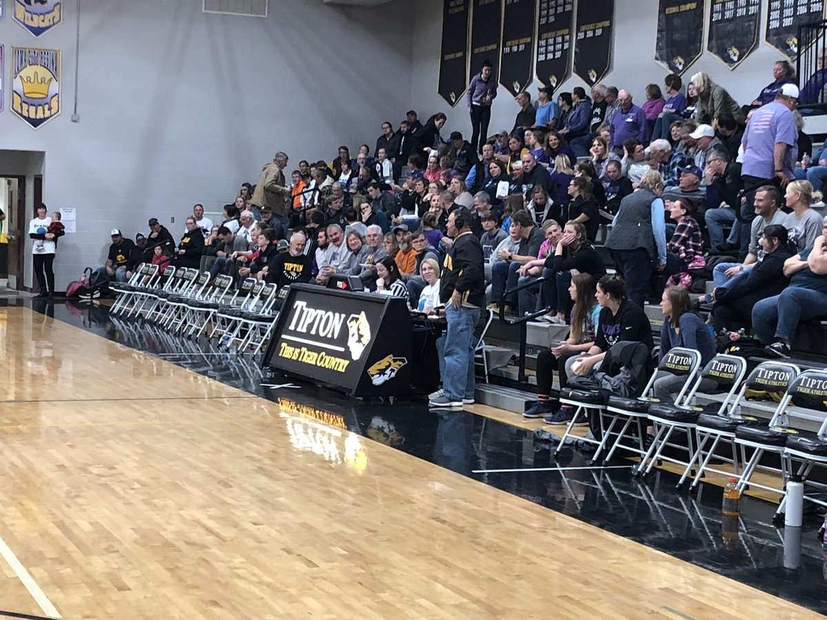 TiptonTigersMS's tweet photo. Huge crowd at Nets 4 Nancy. Thanks to both Tiger and Knight fans for your support. #BeatCancer #biggerthanthegame @TiptonTigersCSD @MFouchAD @gotigernation @TiptonStuCo @northcedarcsd https://t.co/PNR4BbEKDK