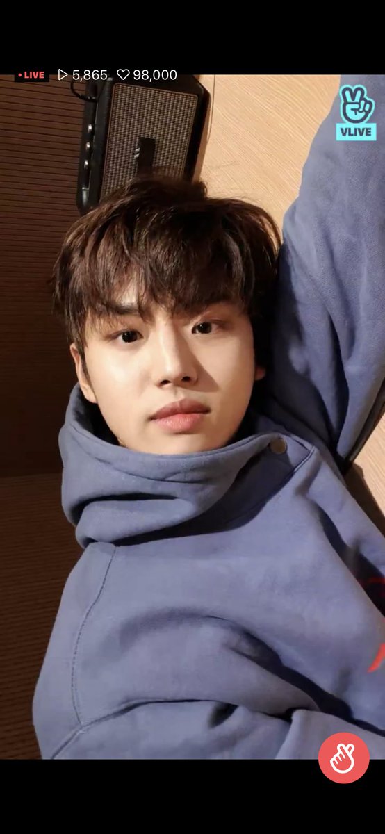 yangseokie's tweet photo. AAAAAA HONGSEOK VLIVE 🥺🥺🥺 https://t.co/2sXyRkU7wL