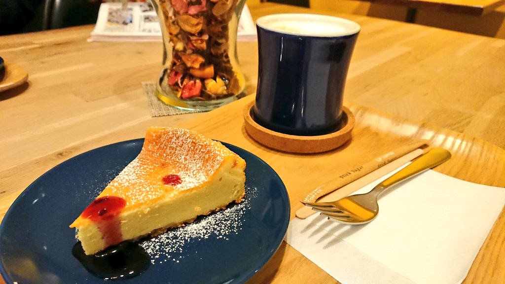 gaga_gagatdipp's tweet photo. #ベガルタ仙台 新加入選手会見・新ユニフォーム発表の帰りに #awesomeCafe でお茶しました☕🍰
映画のロケに使わ���たカフェなんだって✨ https://t.co/o7iN7KjybC