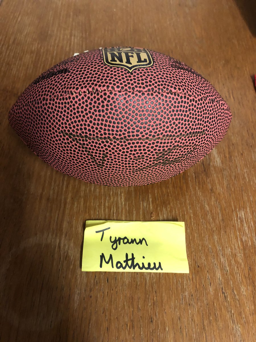 clairedabear85's tweet photo. #ChiefsKingdom #NFLGIVEAWAY Inc a #SIGNED  item by Tyrann Mathieu @Mathieu_Era plus other #SWAG too. For a chance to #win this #prize lot u MUST follow BOTH @clairedabear85 AND @UKASSNI RT this link. This #Giveaway will run till the 17/1/20 &amp; This is open 2 ALL #NFL fans globally https://t.co/yuccX4rw7i