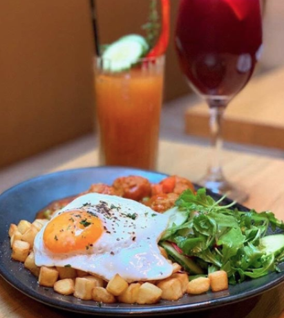 Come to Las Banderas and enjoy our bottomless brunch this weekend.

Who actually wants to stick to their Dry Jan pledge anyway?

📸  @yellowshoesorangeumbrella

#LasBanderas #LondonTapas #BottomlessBrunch