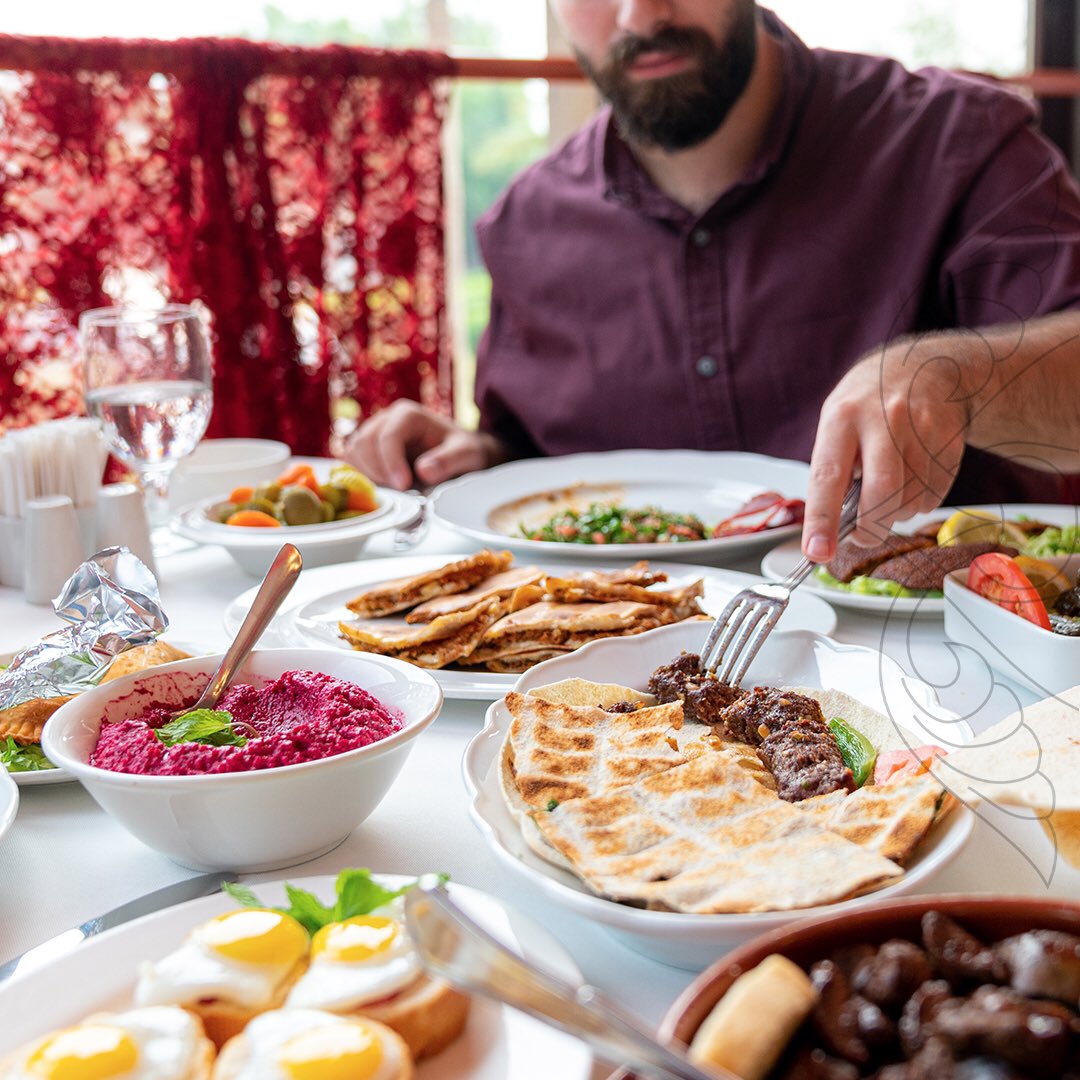 AlMayassKW's tweet photo. شو أهم صحن عندك عالطاولة يكون موجود؟

What is the most important dish that must be on your table?

#almayass #food #kuwait #desserts https://t.co/yKrHLJgJiD