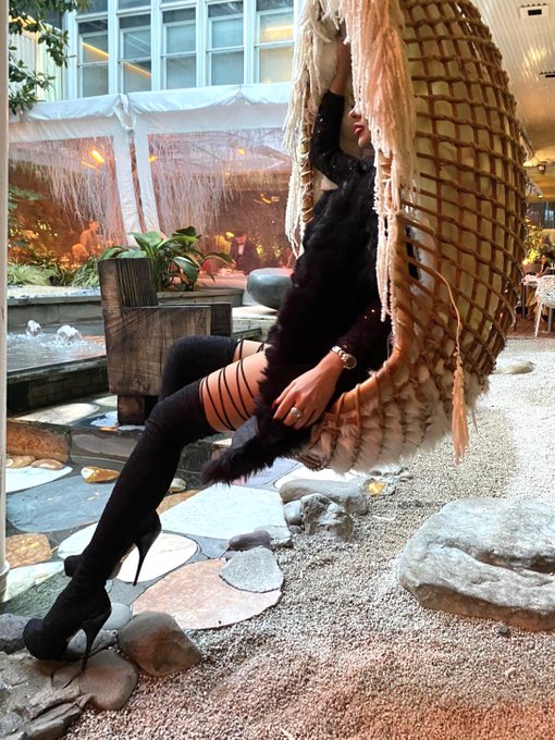 Just swinging by to wish you a happy weekend 😘 https://t.co/ecaS1BClKt