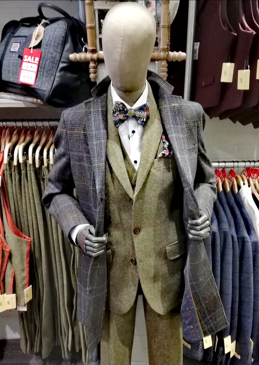 eclectichound's tweet photo. This #dandy 3 piece #tweedsuit &amp; 3/4 length Tweed #coat by @GurteenMenswear currently has 30% off original price. Paired beautifully with @RalphRules14 #LibertyLondon #bowtie &amp; #silk #pocketsquare #madeinWinchester
#britishdesign #winchesterindependents #antibland #leadnotfollow https://t.co/4fFzGlBm1p