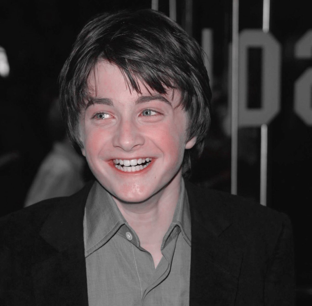 classland's tweet photo. Rupert Grint, Emma Watson y Daniel Radcliffe en el primer estreno de Harry Potter. No digas nada, solo haz RT. https://t.co/0JXhW8kP6c