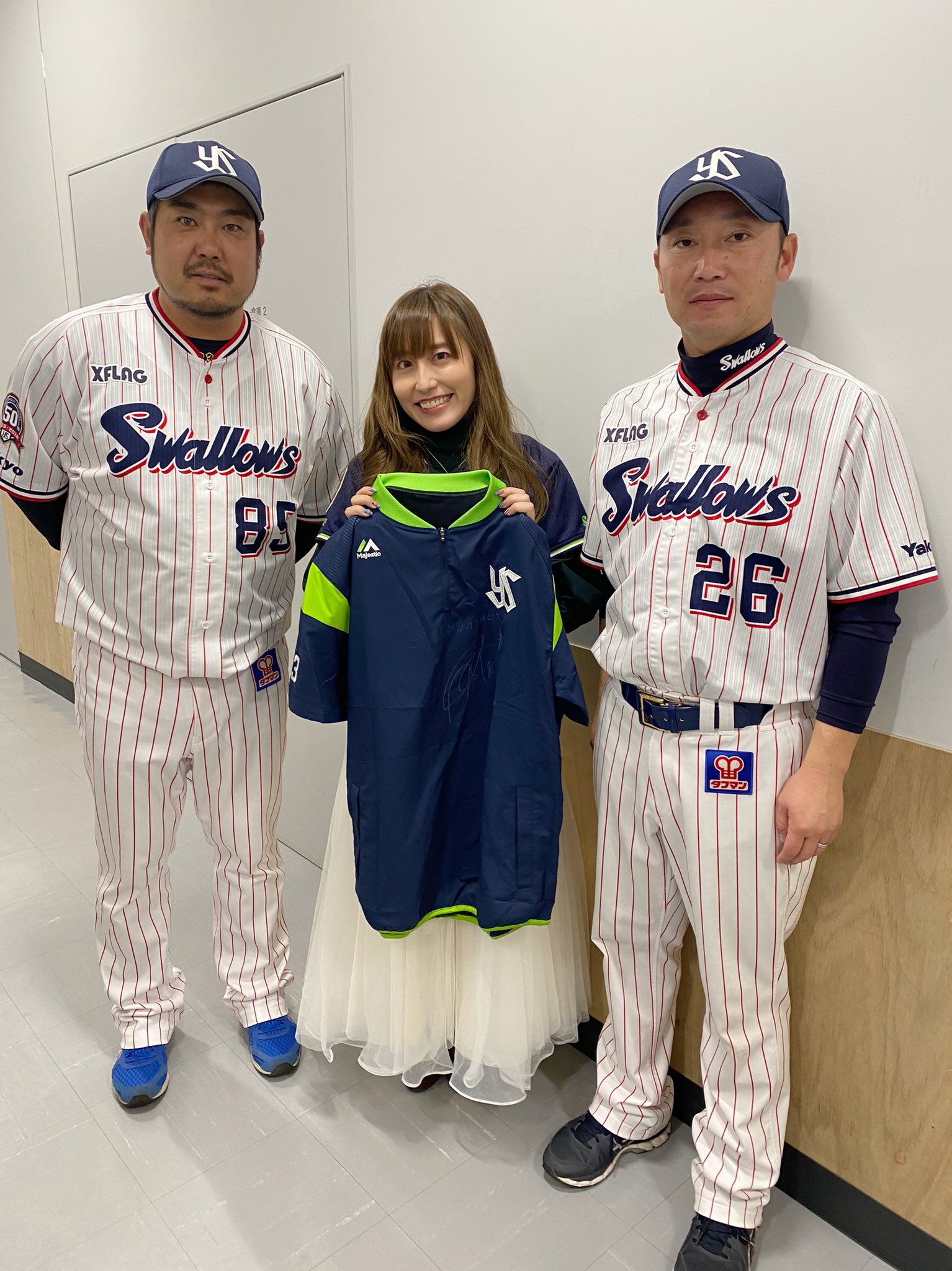 松嵜 麗 そして つばみちゃん 畠山コーチ 広報の河端さんが結婚祝いのプレゼント用意してくださったのです 嬉し過ぎて泣きそうでした 仕事がなかったら泣いてた ほんとにありがとうございます 大事にするし これからもずっとずっと東京 松嵜 麗 そして つばみちゃん 畠山コーチ 広報の河端さんが結婚祝いのプレゼント用意してくださったのです 嬉し過ぎて泣きそうでした 仕事がなかったら泣いてた ほんとにありがとうございます 大事にするし これからもずっとずっと東京