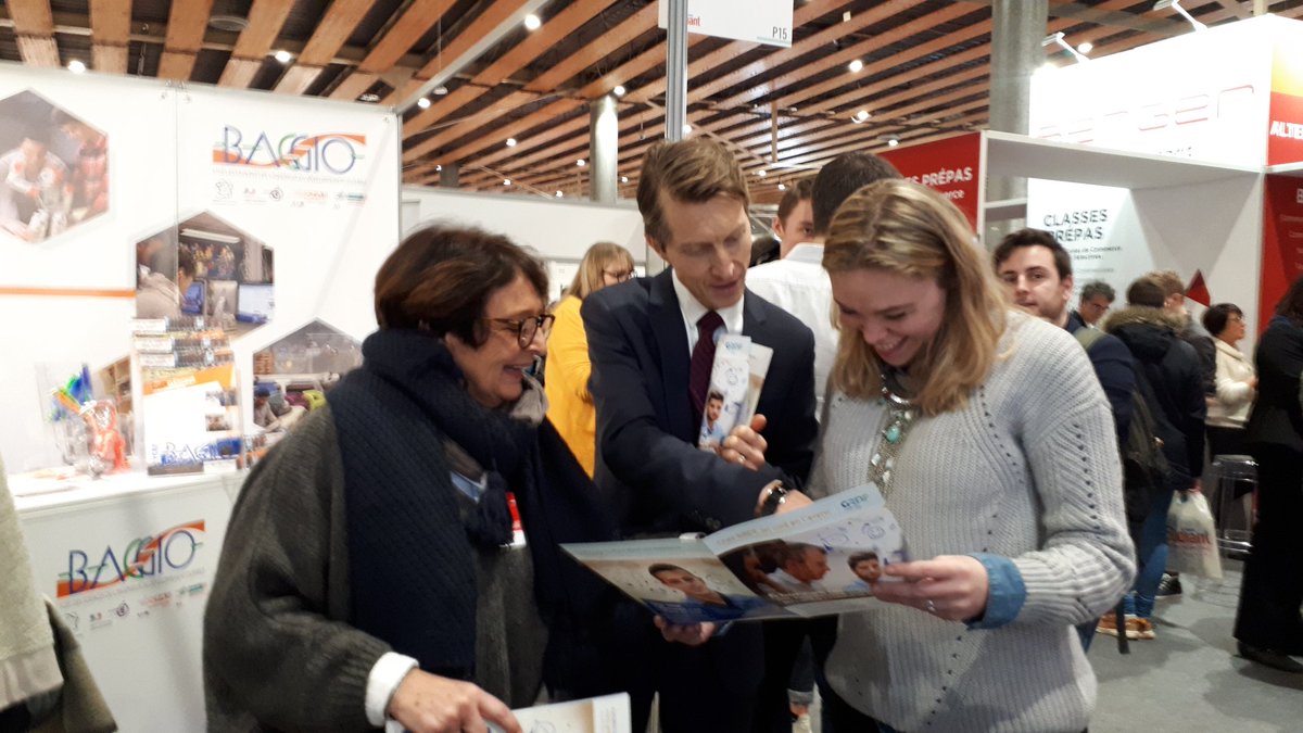 Depuis 3 jours, sur le salon de l'étudiant à Lille👨‍🎓👩‍🎓, sourcing et prises de contacts🤝. La campagne d'alternance est lancée en partenariat avec le CFA#Baggio! Vous pouvez postuler sur notre site grdf.fr #alternanceGRDF <a href="/EmilieViaud/">Emilie Viaud</a> <a href="/sophieducoulom4/">sophieducoulombier</a> <a href="/jmilasserre/">Jean-Michel Lasserre</a>