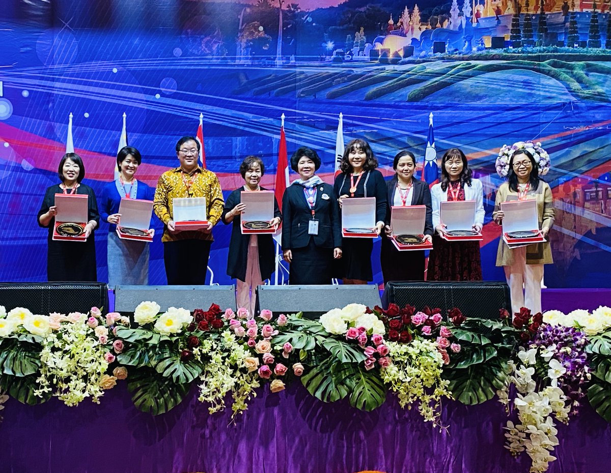 The 23rd East Asian Forum of Nursing Scholars (@eafons2020) on Twitter photo Dean Prof Dr Wipada Kunaviktikul <a href="/WKunaviktikul/">Wipada Kunaviktikul</a> awarded & expressed her deepest regards to the EAFONS Executive Committee members for their continued work to make the EAFONS2020 Conference a success #Nurses2020 #EAFONS2020 <a href="/EAFONS2020/">The 23rd East Asian Forum of Nursing Scholars</a> Dean Prof Dr Wipada Kunaviktikul <a href="/WKunaviktikul/">Wipada Kunaviktikul</a> awarded & expressed her deepest regards to the EAFONS Executive Committee members for their continued work to make the EAFONS2020 Conference a success #Nurses2020 #EAFONS2020 <a href="/EAFONS2020/">The 23rd East Asian Forum of Nursing Scholars</a>