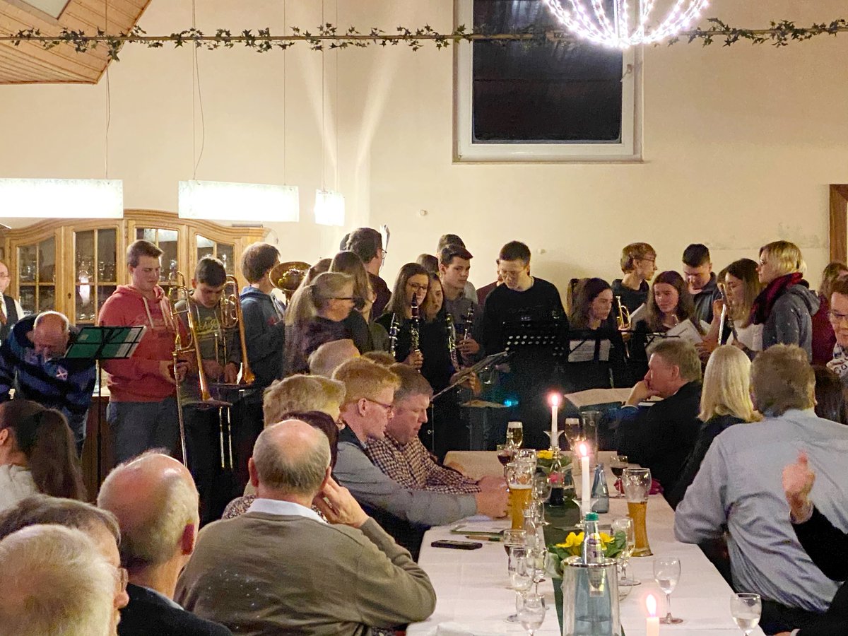 philipproesler's tweet photo. 1. Neujahrsrede @fdp seit 7 Jahren #Deutschland #Niedersachsen #LandkreisOsnabrück #Artland #Nortrup Das Leben ist hier anders als in Berlin Mitte! Die Menschen hier wissen das, aber weiß das auch das politische Berlin?! #Respekt #vorOrt #Heimat #LändlicherRaum #Grünkohl @fdp_nds https://t.co/Elwd6FUOkE