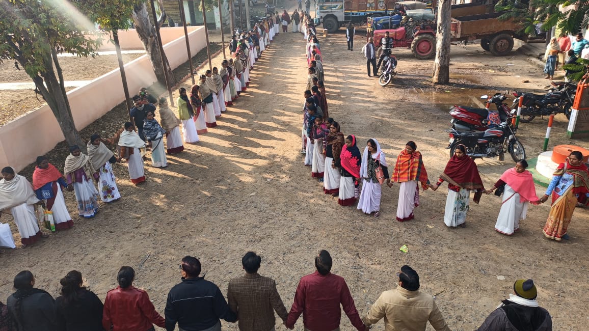Alka_cdpo's tweet photo. वरीय पदाधिकारी,प्रखंड स्तरीय सभी पदाधिकारी एवं आंगनवाड़ी सेविकाओं द्वारा मानव श्रृंखला का निर्माण कर पूर्वाभ्यास किया गया ।
@dmnalanda @DpoNalanda https://t.co/tCRm9xayEX