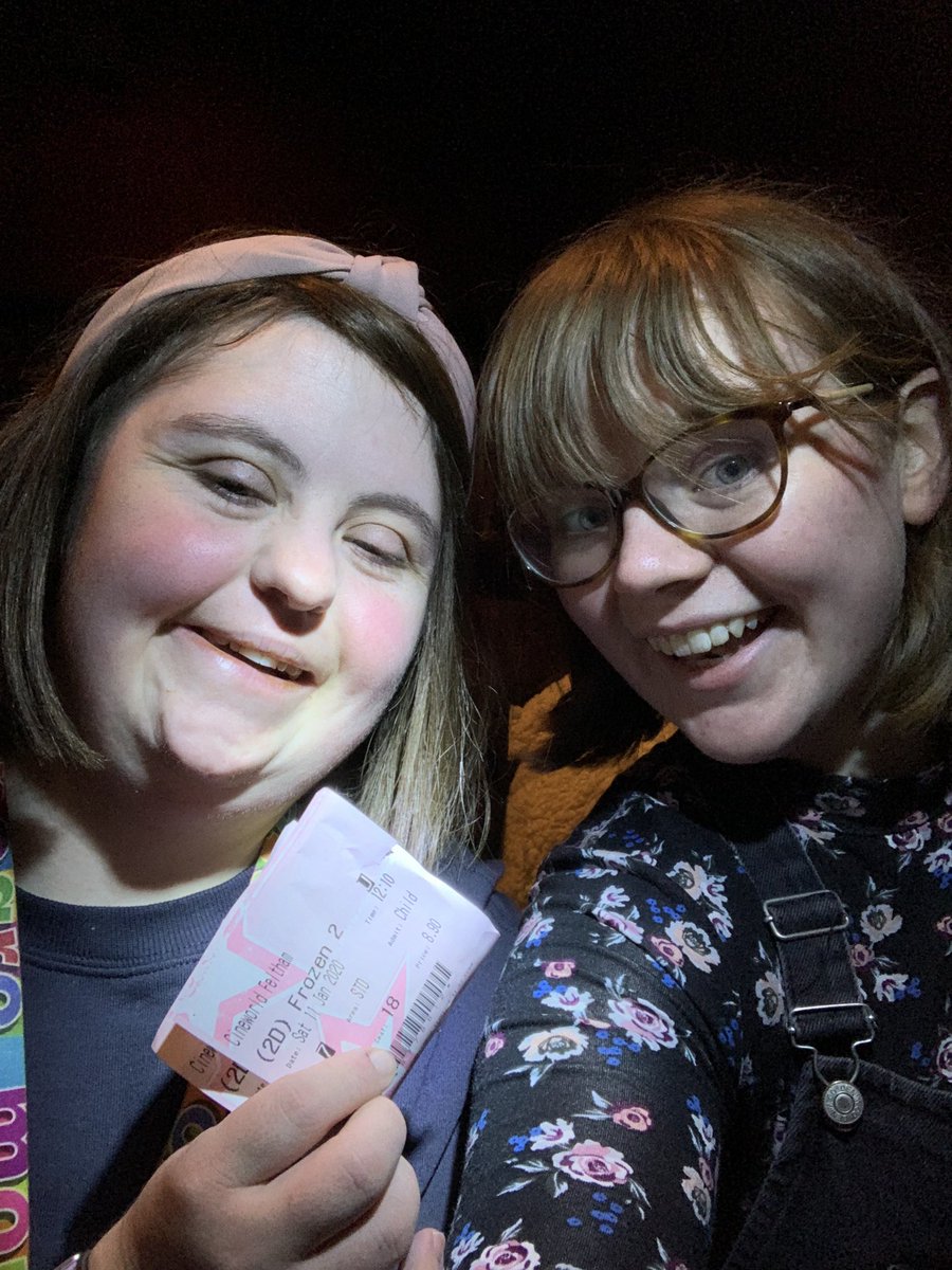 Chloe_Signz tweet media