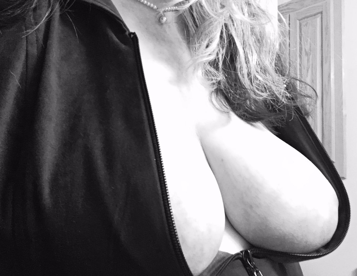 RuanWillow's tweet photo. This is the backup account for erotica author Ruan Willow. Plz follow me here too so I never ever lose you. 💋 https://t.co/TL3zjpIJT1