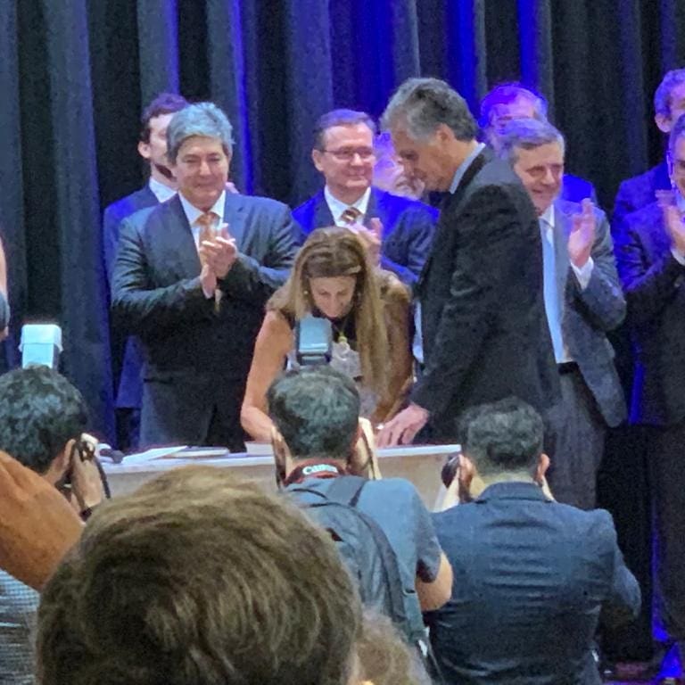 ApolitoMaria's tweet photo. Todo mí compromiso para que el conocimiento transforme el sector productivo y se pueda poner a la #ArgentinaDePie @arielschale @FrenteDeTodos #economiadelconocimiento @KulfasM https://t.co/x8lVMF35HT
