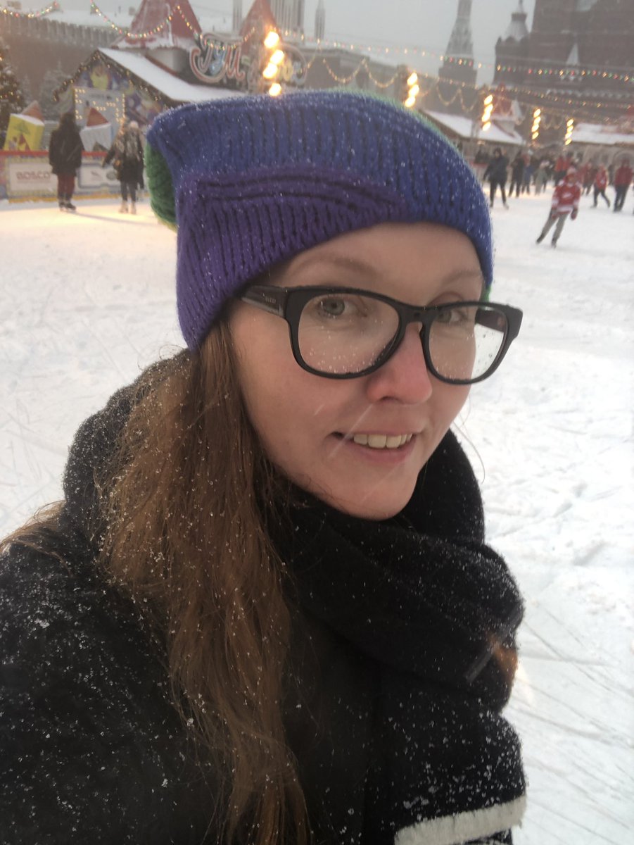 RakovaMarya's tweet photo. Лет 15 не стояла на коньках! 
Супер впечатления) #Москвановогодняя https://t.co/xjCOm6ek5Y