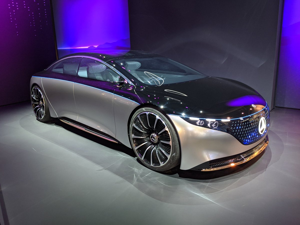 RobertoPeredaD's tweet photo. No es el #AVTR, aunque se encontraba en el mismo pabellón de #MercedesBenz Benz. Otro auto concepto espectacular dentro del #CES2010. https://t.co/96f0HiPqoz
