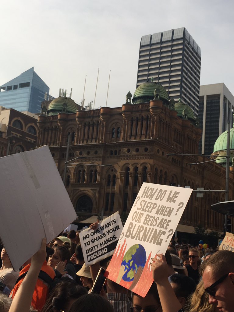 ViajarPasiones's tweet photo. Ayer estuvimos en el #Climatechangerally en Sydney, una concentración para protestar contra la manera en que el gobierno australiano ha gestionado los #IncendiosAustralia
Ojalá no se quede en nada y, sobre todo, que pronto acabe esta pesadilla 💔 https://t.co/xP8eGfQqnm