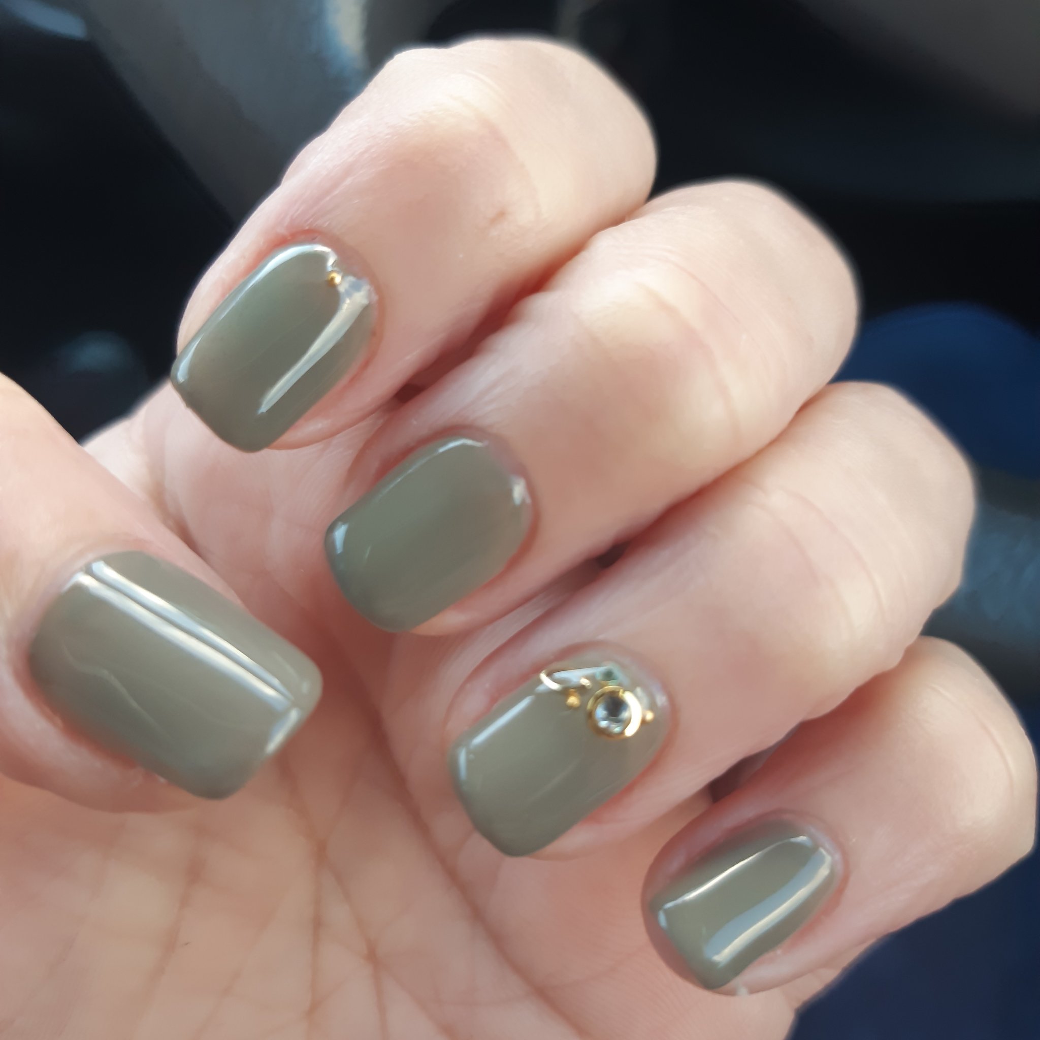 モリモリモリリン ネイルチェンジ カーキ色ワンカラー ショートネイル T Co Y4woywanif Twitter