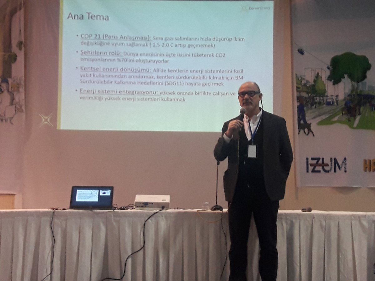 bisikletvs's tweet photo. Dr. Baha Kuban: "Enerji tüketimi ile gelişmişlik arasında mutlak bir bağ yok. Bu bağ bir süre sonra tamamen kopuyor. Gelişmişlik değişmese de CO salınımı artarak devam ediyor." #hack4mobility https://t.co/HGJ8V3TDk4