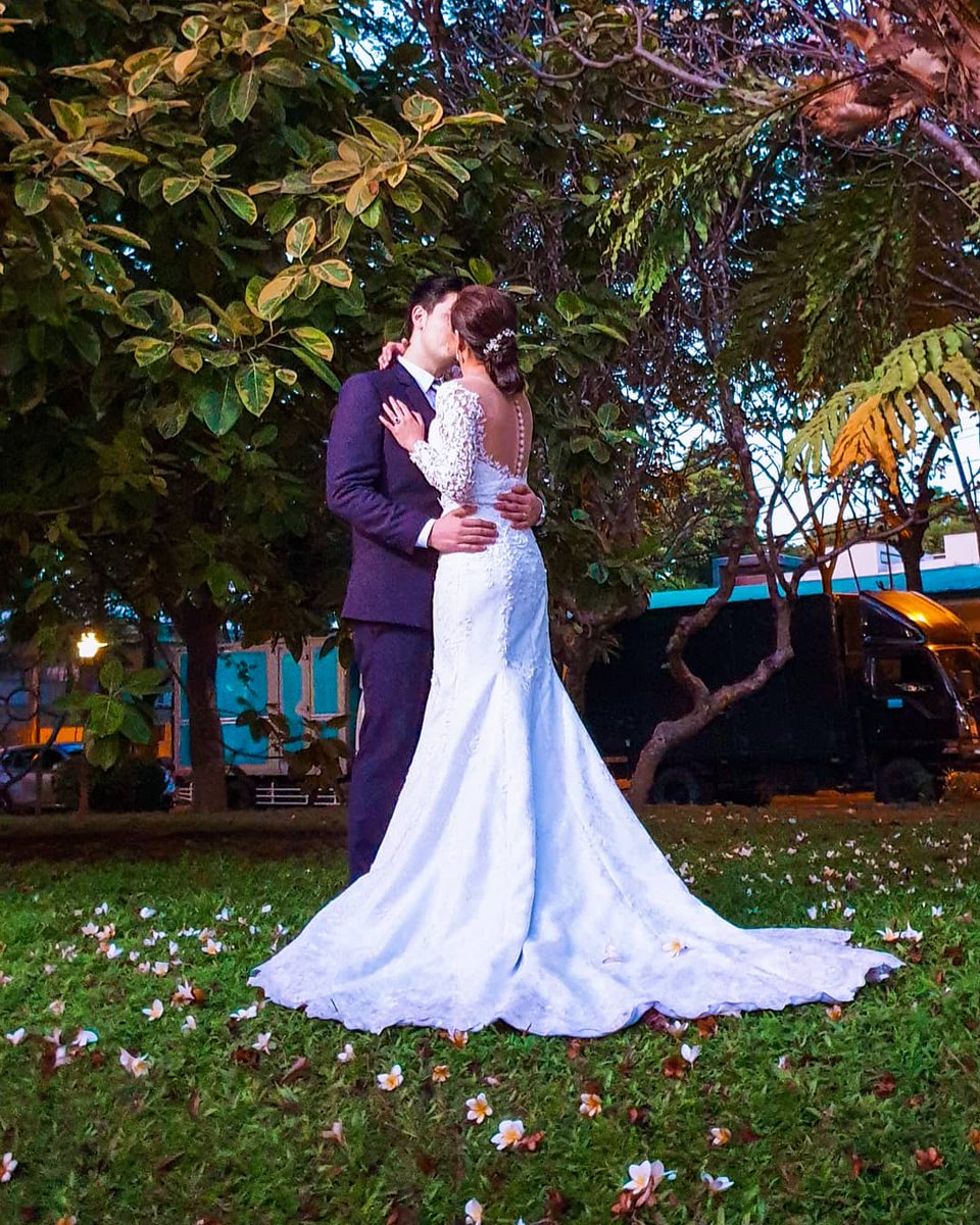 GOHINGMELISSA's tweet photo. After 10 years of being together, mommey @paneng_mercado &amp; daddey @david_dek have finally tied the knot. ❤
Heartiest congratulations to Mr. &amp; Mrs. de Koenigswarter! Love you guys! 
#StephGotTheDek https://t.co/kLztypFpVG