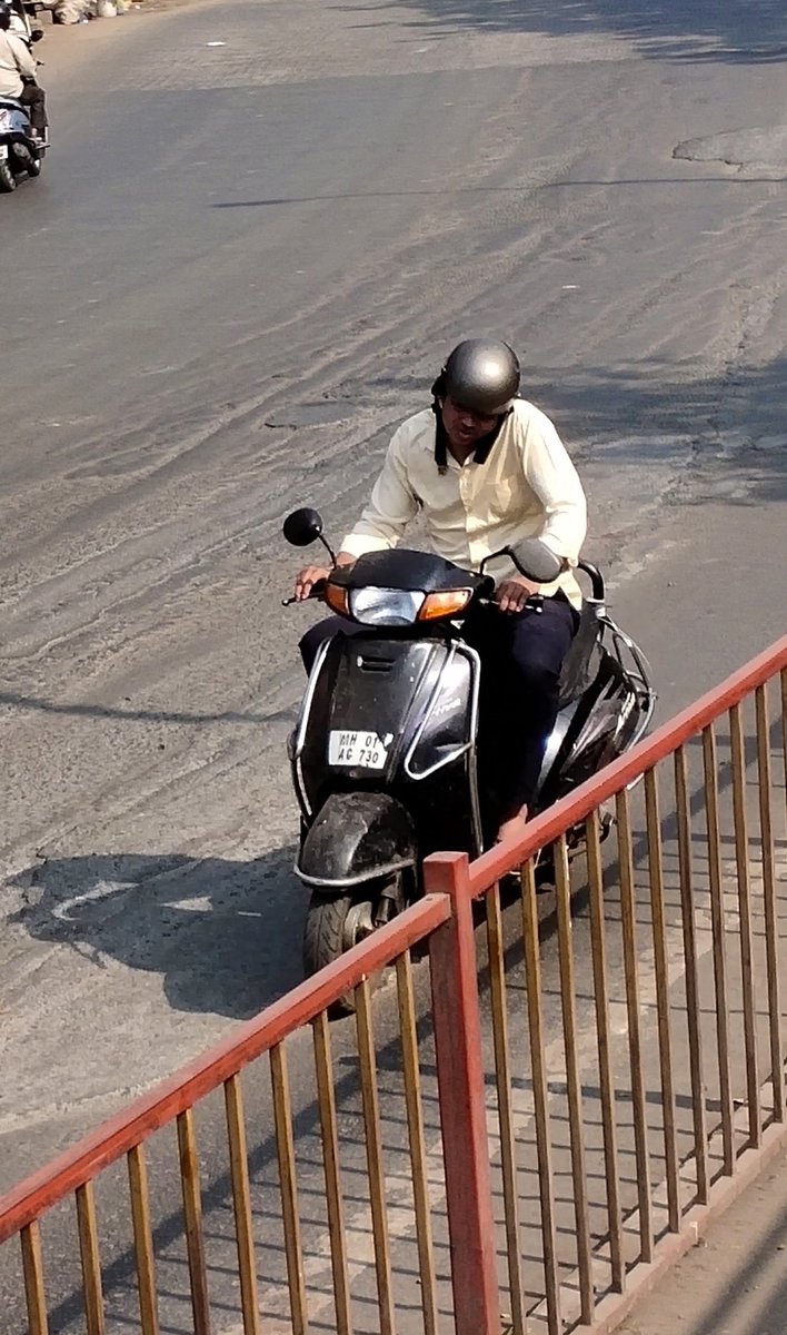 mumbaimatterz's tweet photo. This Call may be your Last Call.
#WearHelmets #CallOfDeath
#RoadSafetyWeek
@MumbaiPolice @MORTHIndia @RoadsOfMumbai @mumbaitraffic
@smart_mumbaikar @Together_VCAN https://t.co/EgfL3fPqcZ
