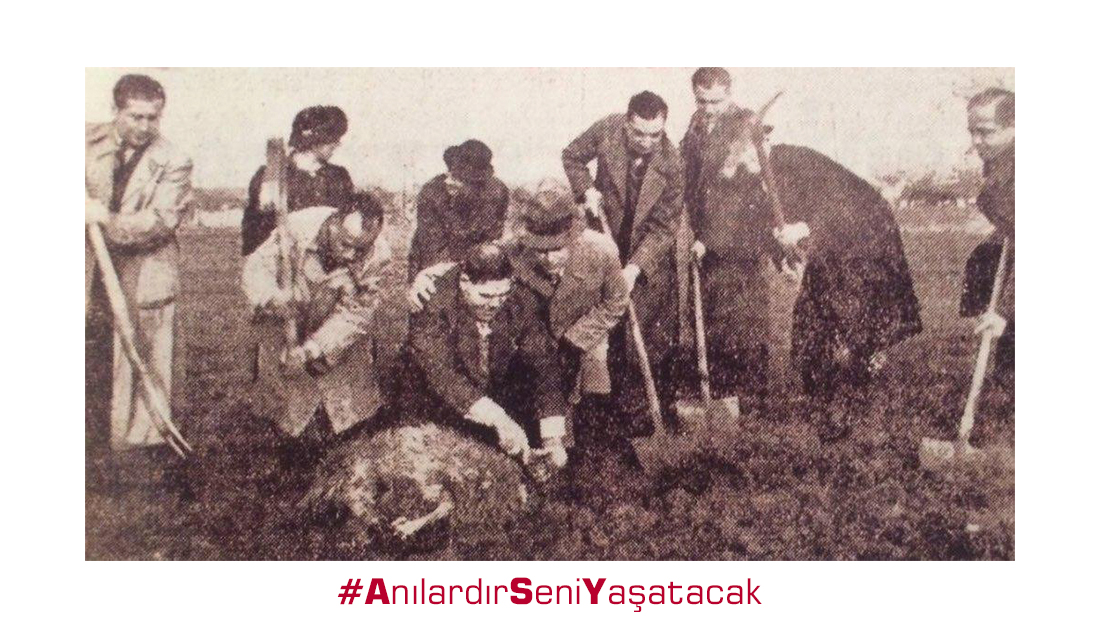 GalatasaraySK's tweet photo. Günümüzde adına kupalar düzenlenen ünlü atlet Mavro Besim (Atalay) temel kazığını çakmış, rakiplerimiz için cehenneme dönüşecek arazinde ilk inşaat faaliyetleri 1936 yılında başlamıştı.  #AnılardırSeniYaşatacak https://t.co/cSaUgXKvkw